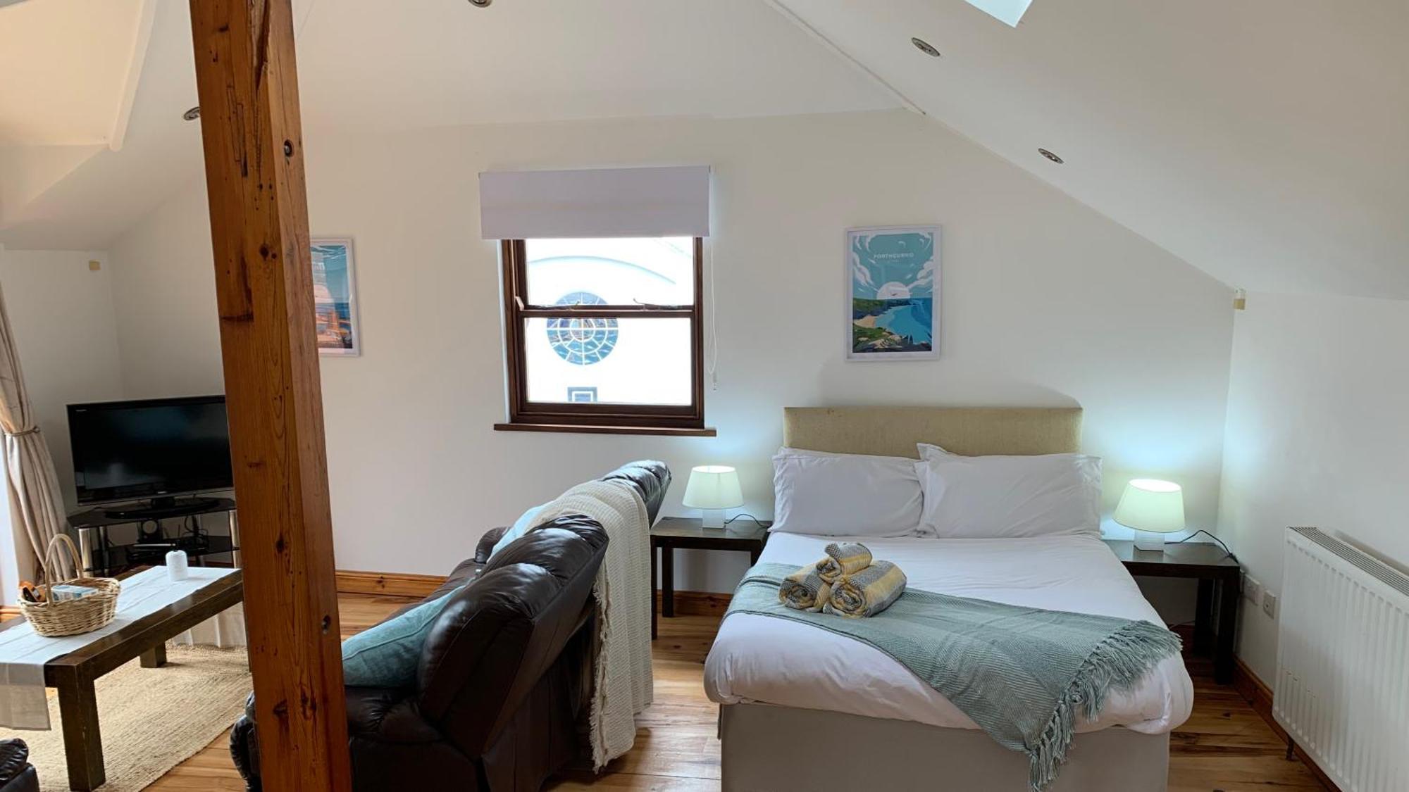 Penthouse 3 - Spacious Harbourside Apartment With Stunning Sea Views Penzance Exterior photo